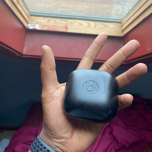 PowerBeats wireless headphones - Picture 3 of 3